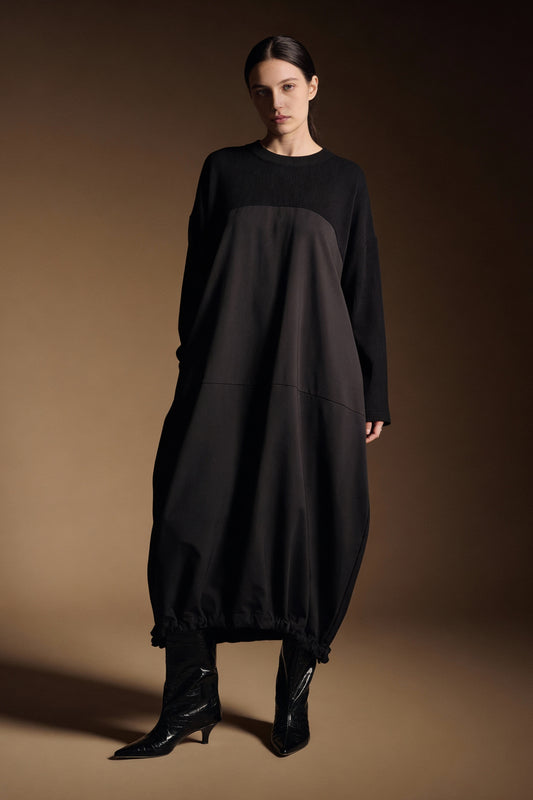 Abito con doppio tessuto e fondo arricciato