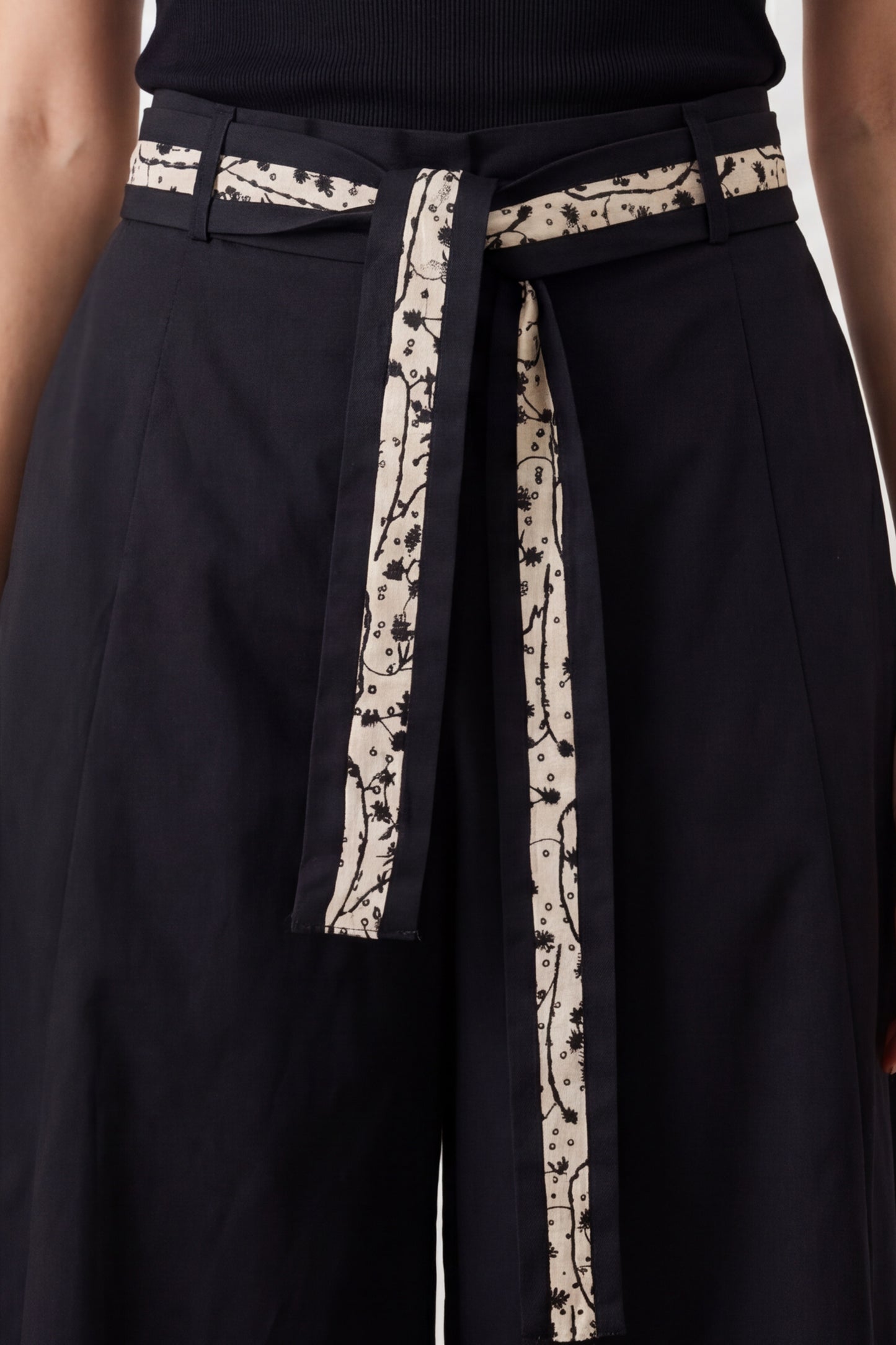 Pantalone Palazzo con Cintura Fantasia