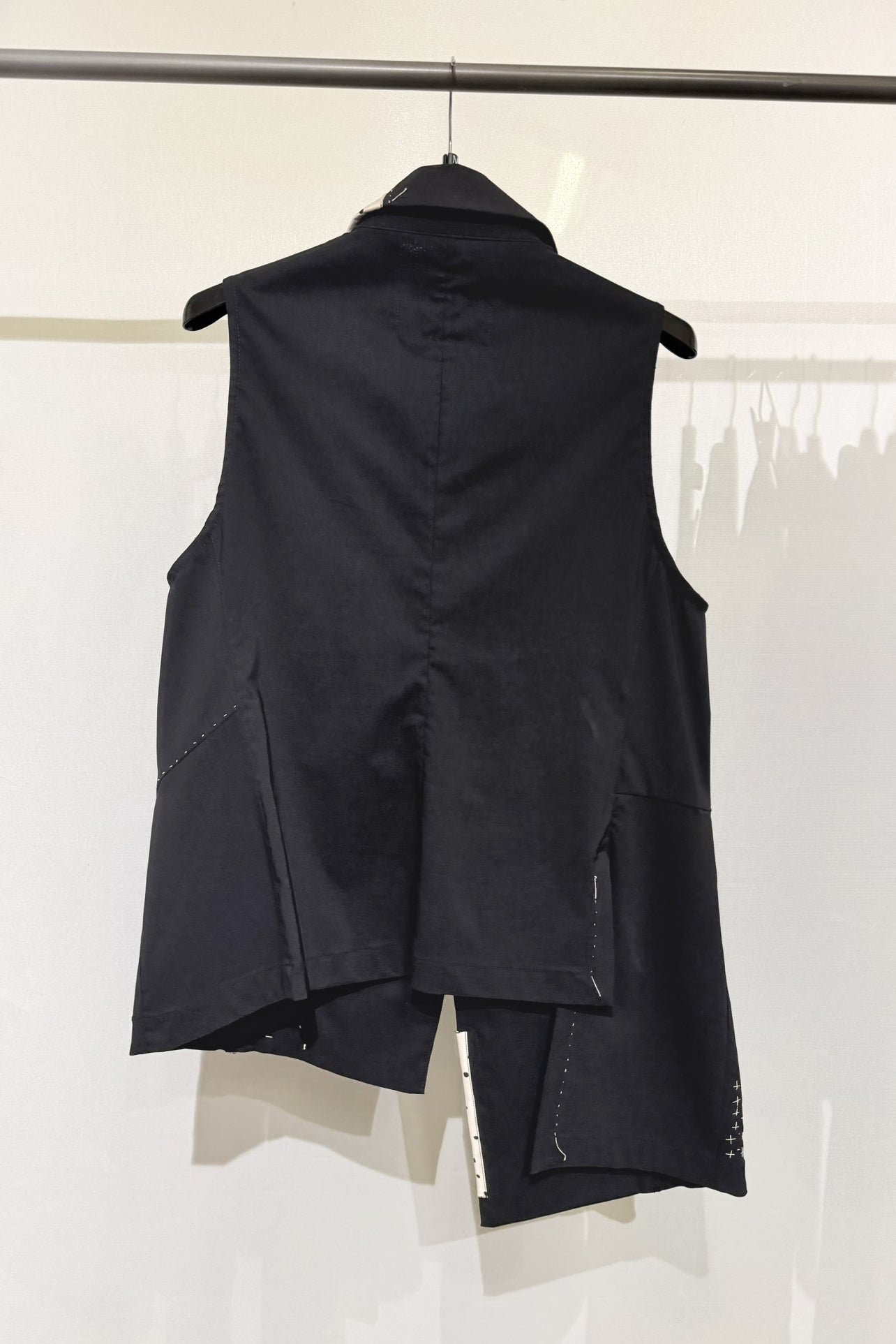 Gilet sartoriale con impunture decorative