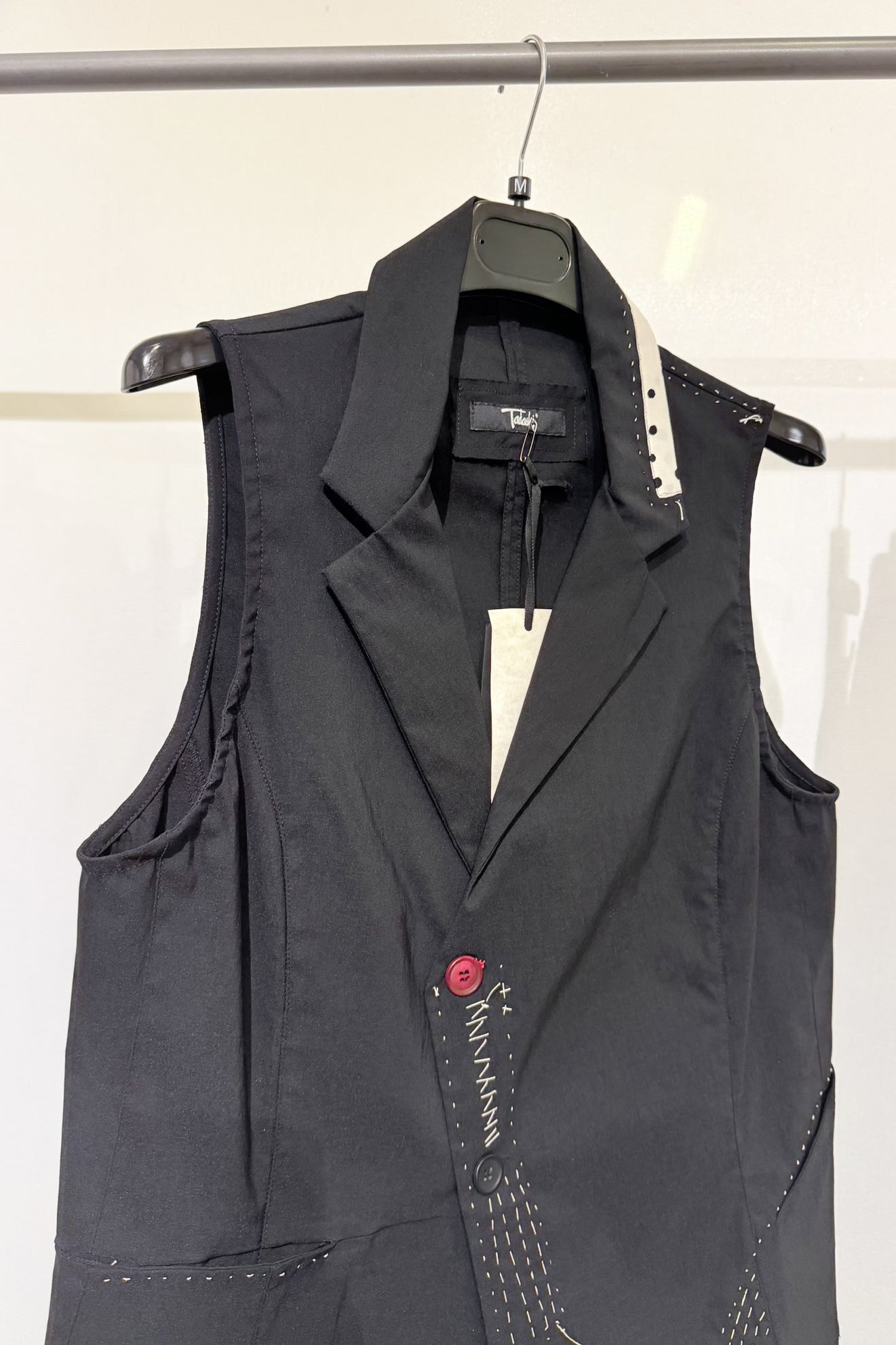 Gilet sartoriale con impunture decorative