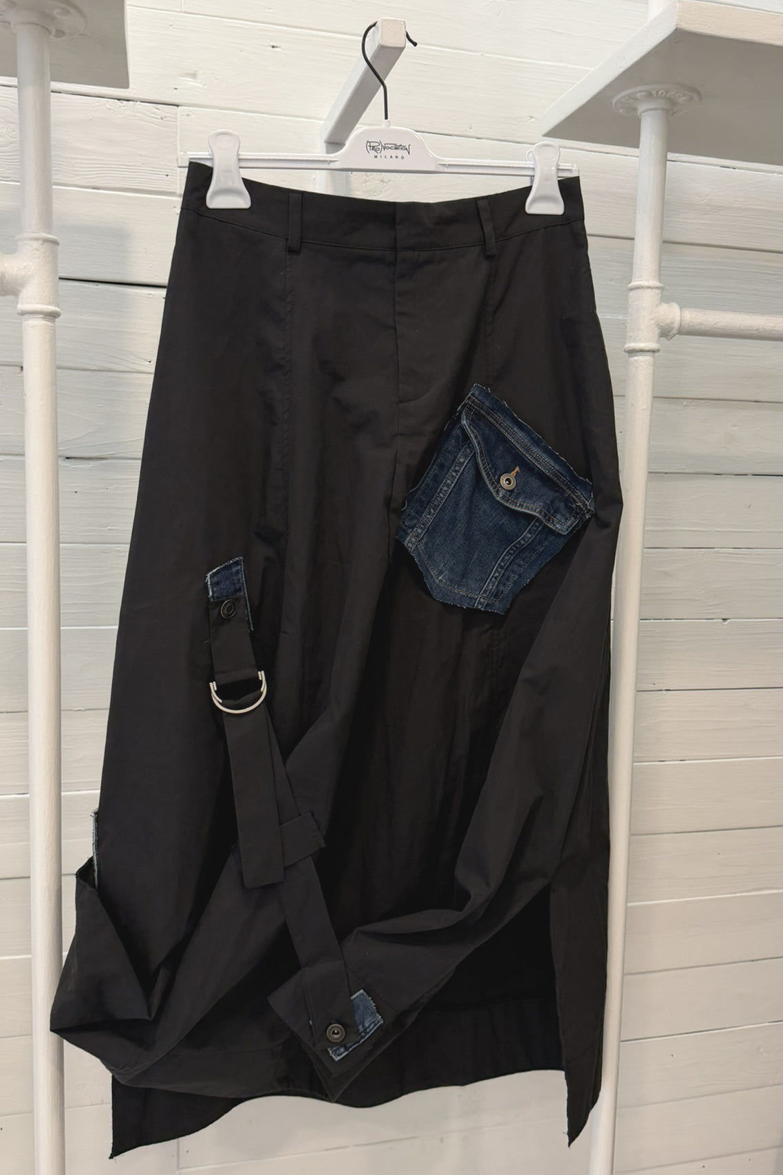 Gonna asimmetrica con dettagli denim