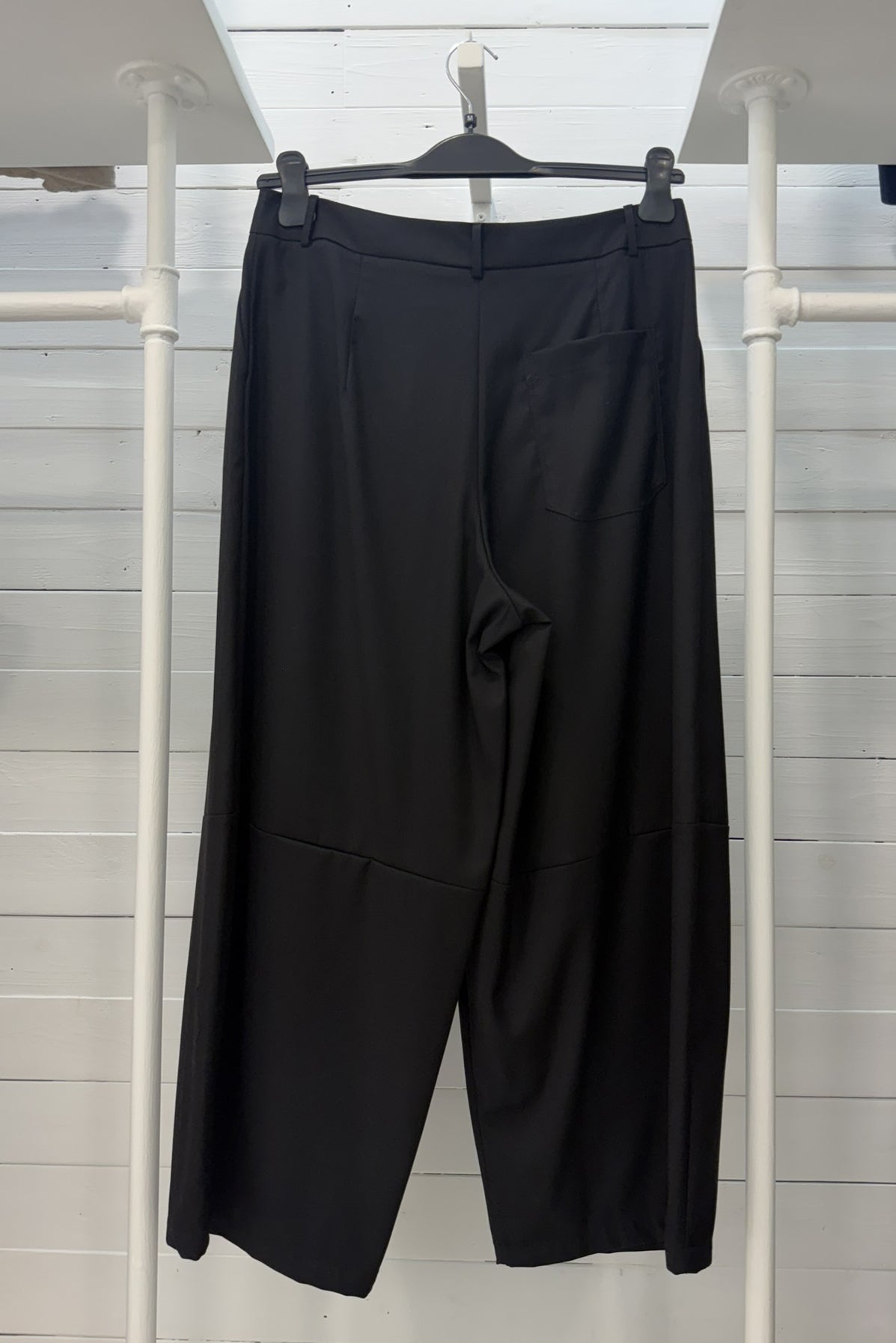 Pantalone a Ovetto con Taglio Orizzontale