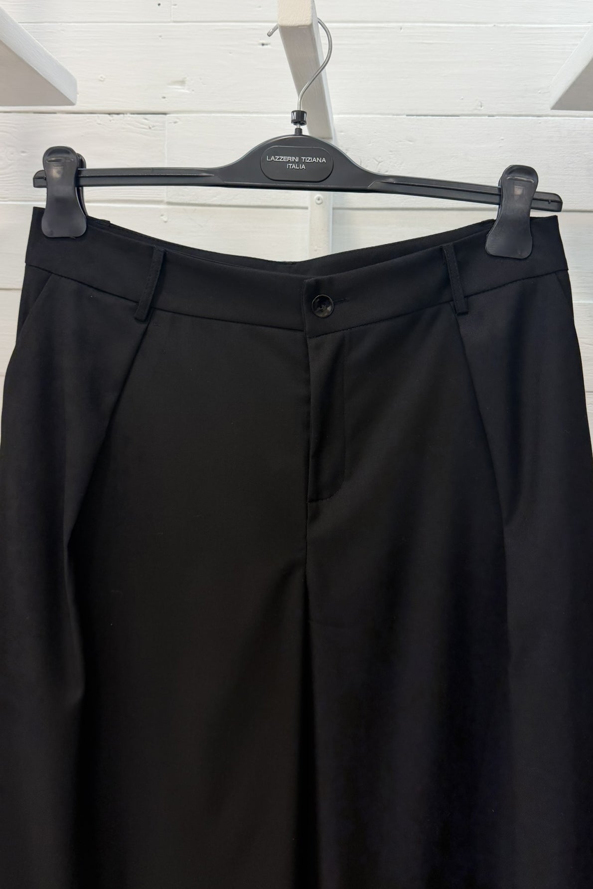 Pantalone a Ovetto con Taglio Orizzontale