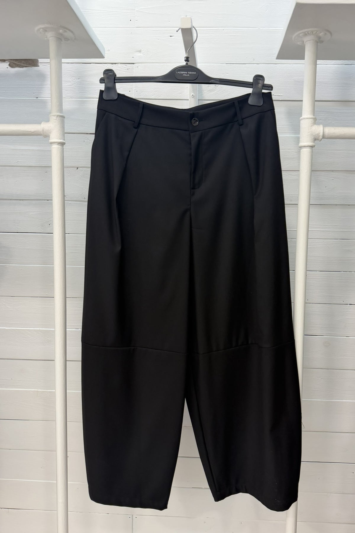 Pantalone a Ovetto con Taglio Orizzontale