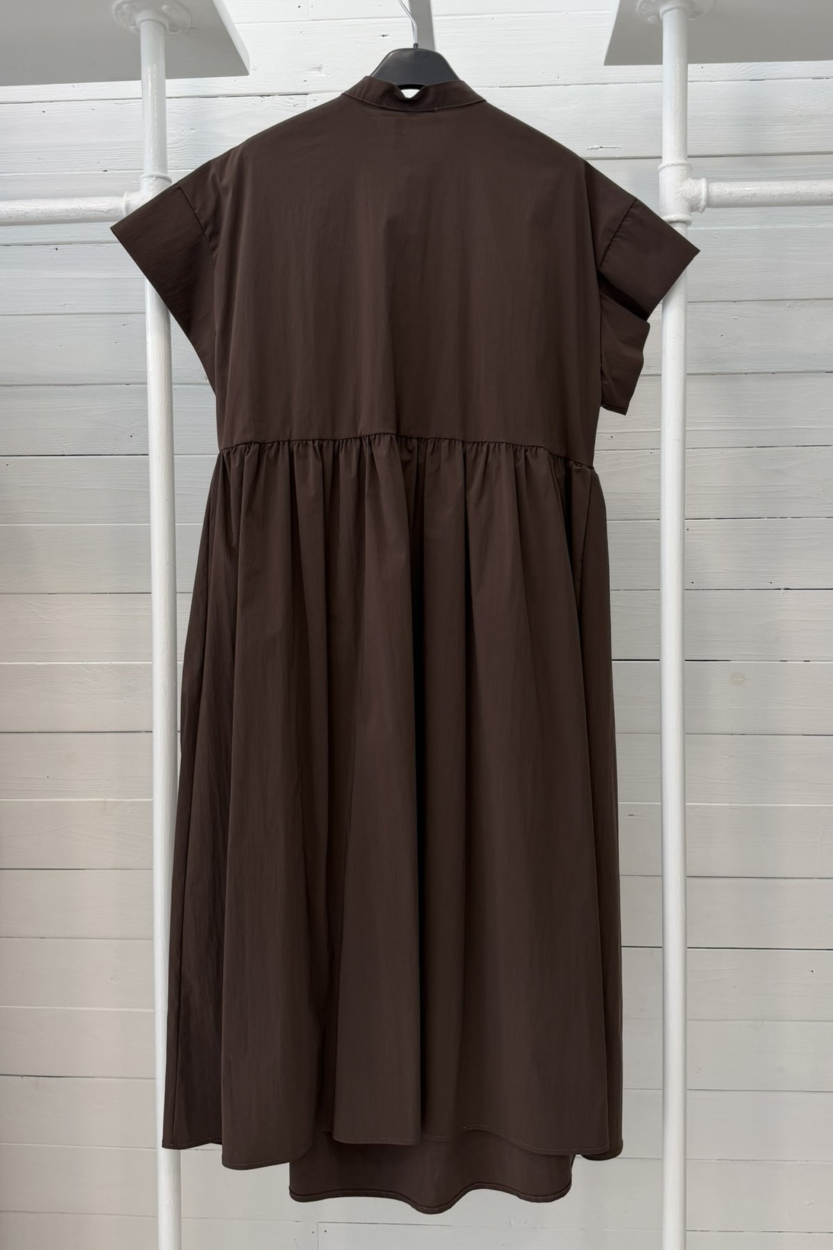 Abito midi con drappeggi e fiocchi