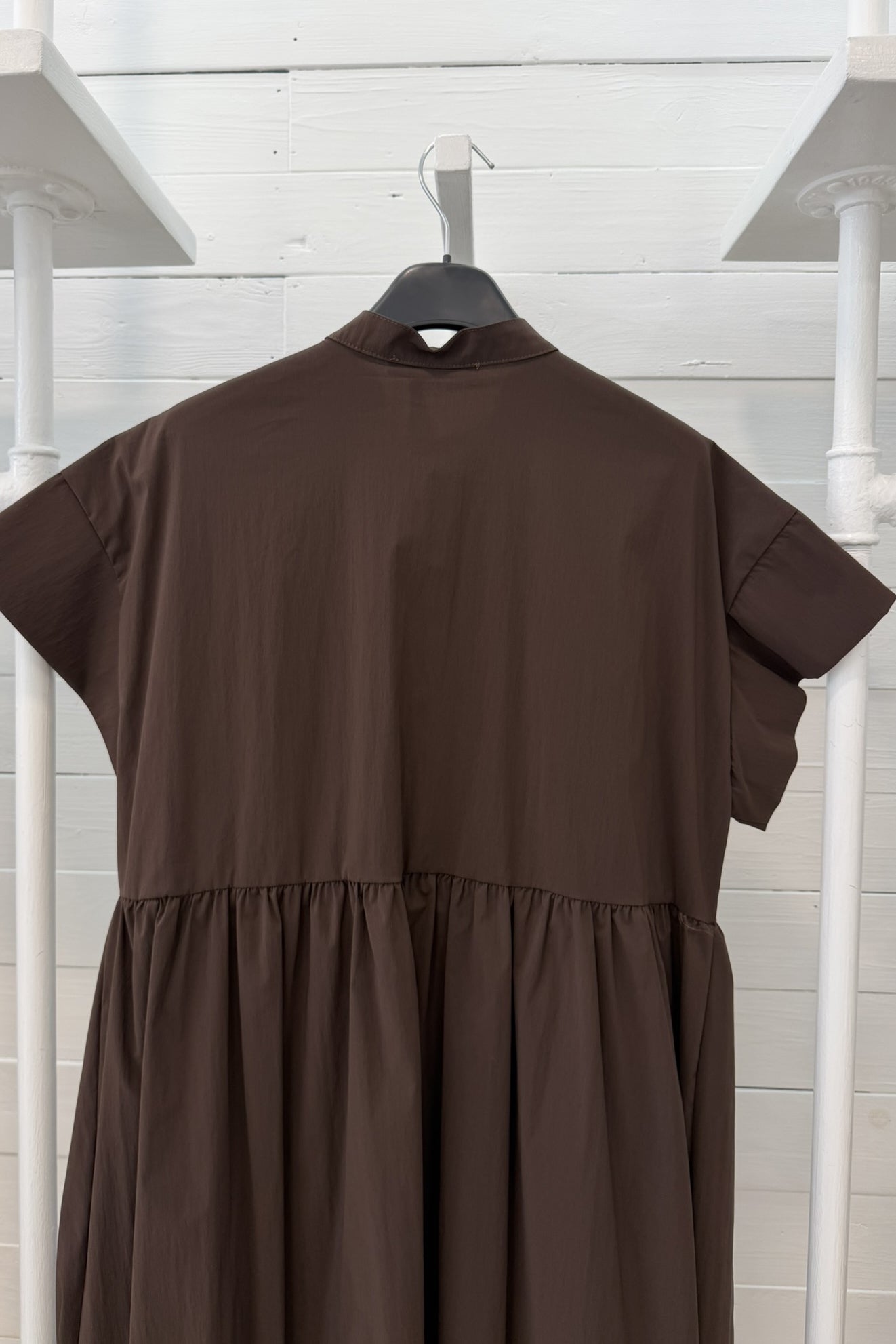 Abito midi con drappeggi e fiocchi