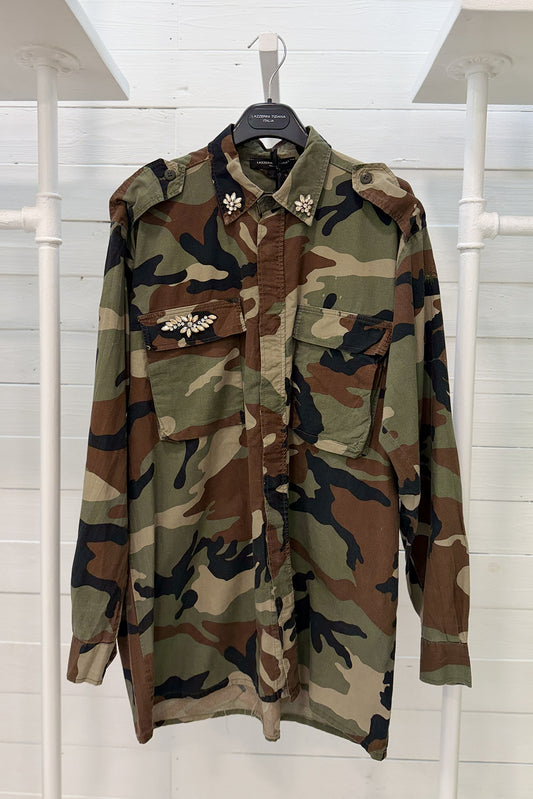 Camicia camouflage con applicazioni gioiello
