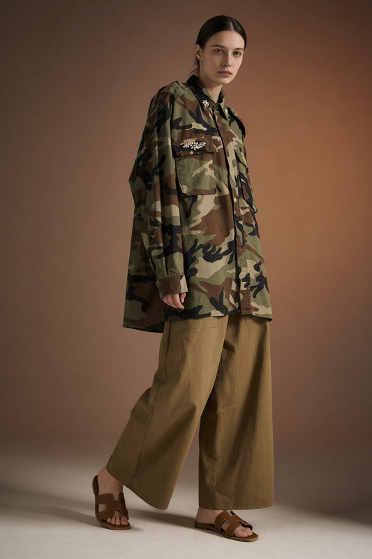 Camicia camouflage con applicazioni gioiello