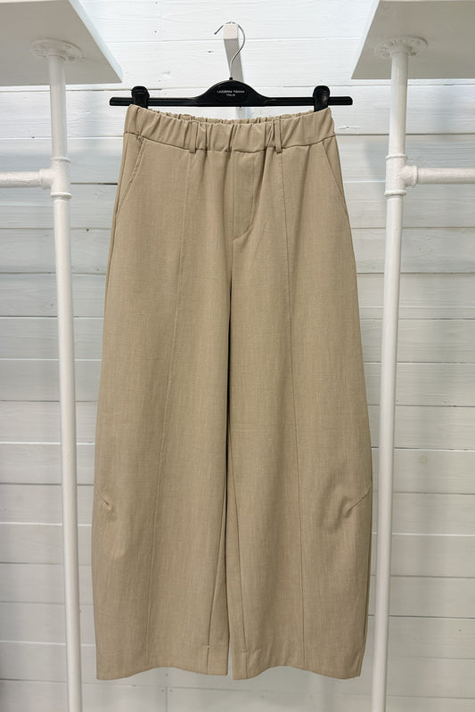 Pantalone linea a ovetto con vita elastica
