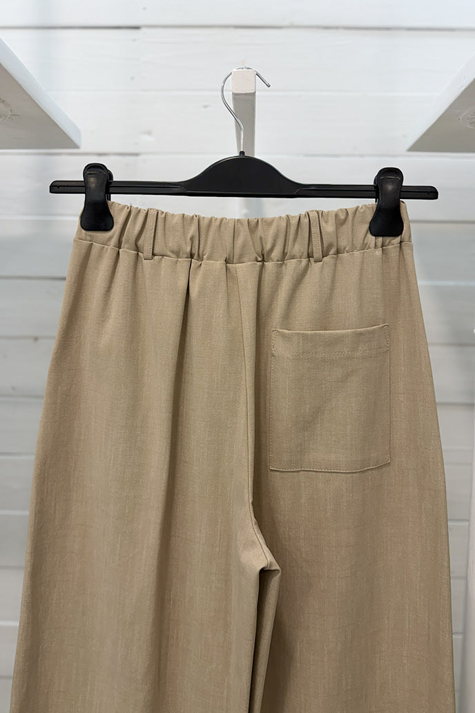 Pantalone linea a ovetto con vita elastica