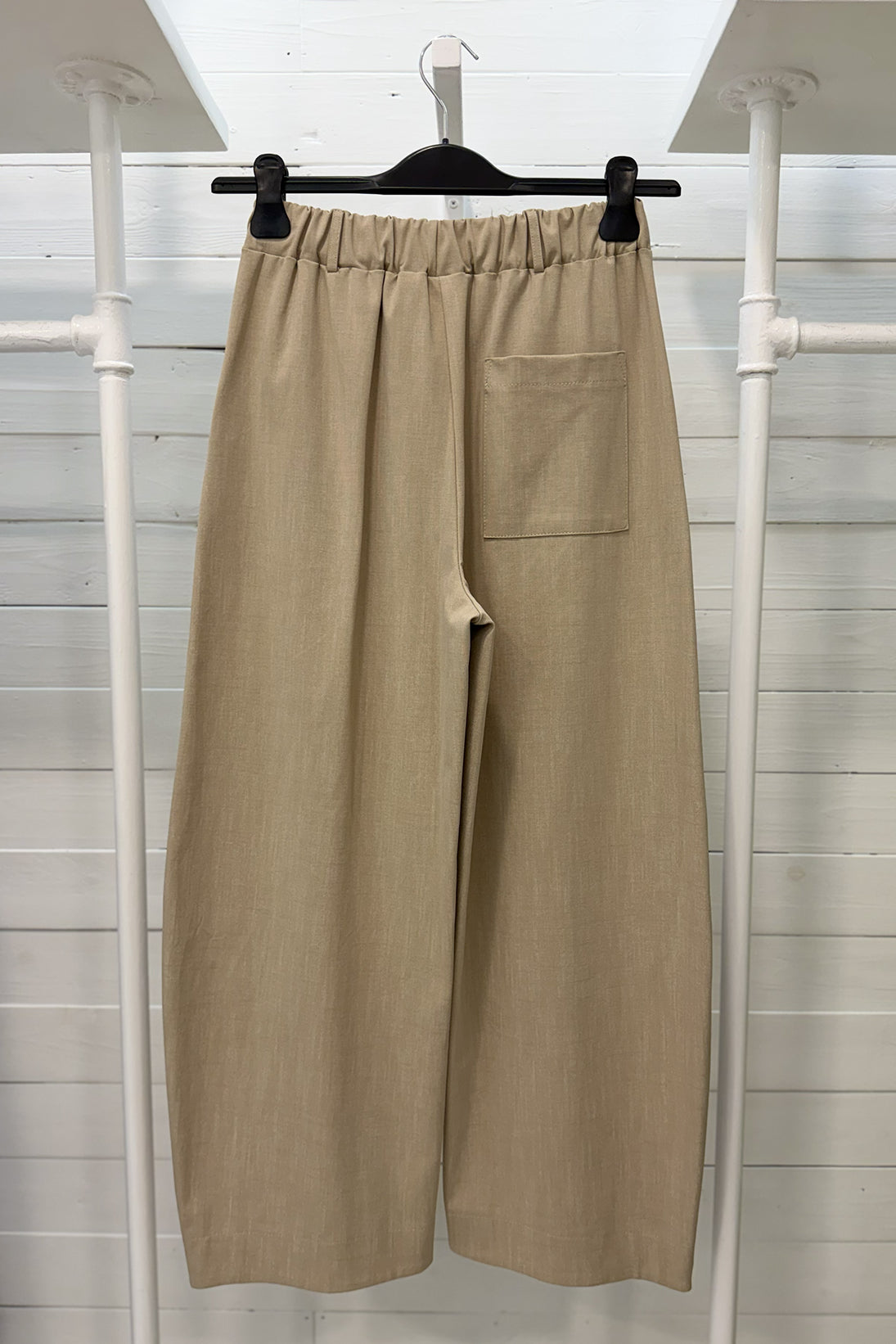 Pantalone linea a ovetto con vita elastica