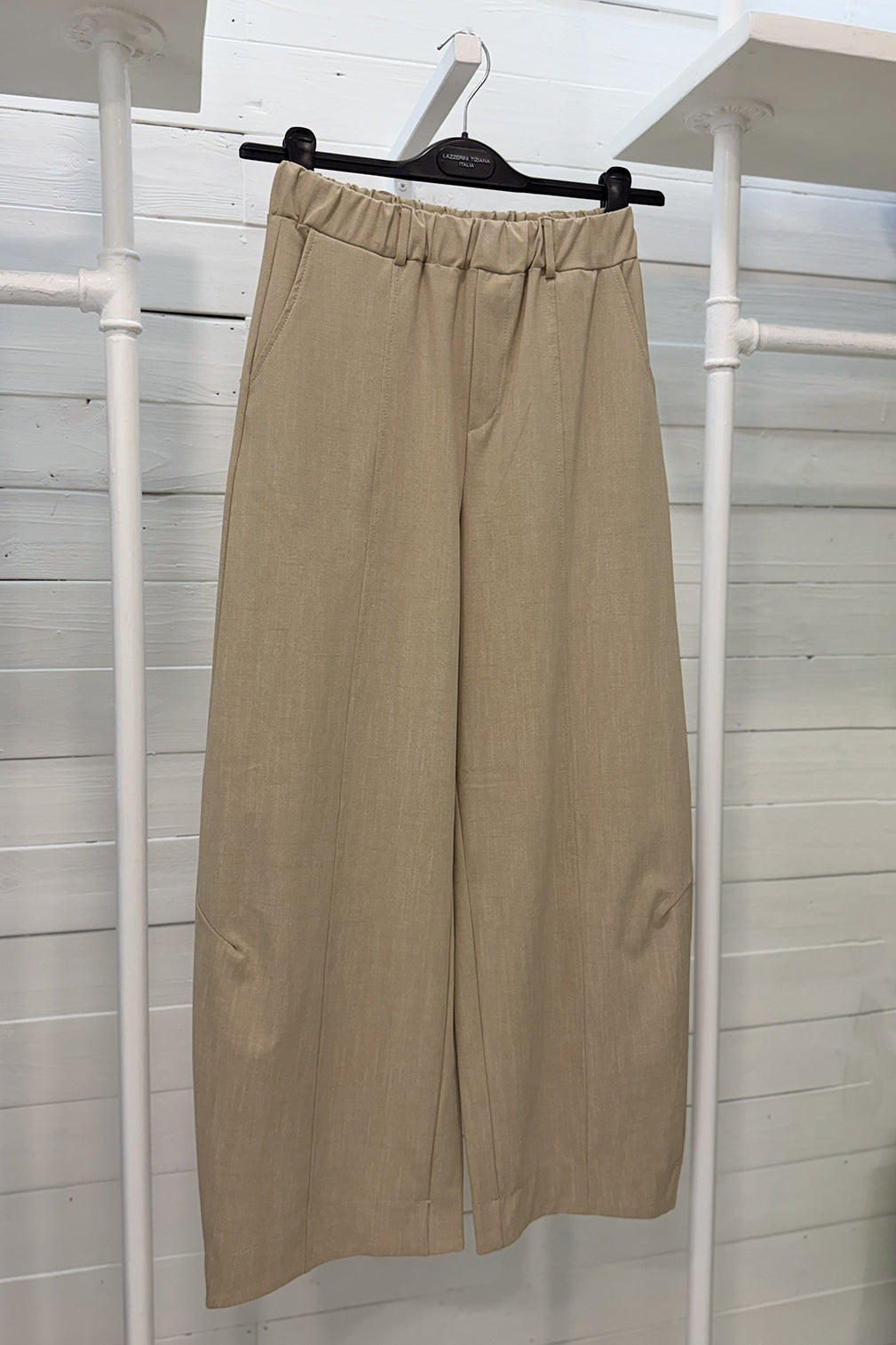 Pantalone linea a ovetto con vita elastica