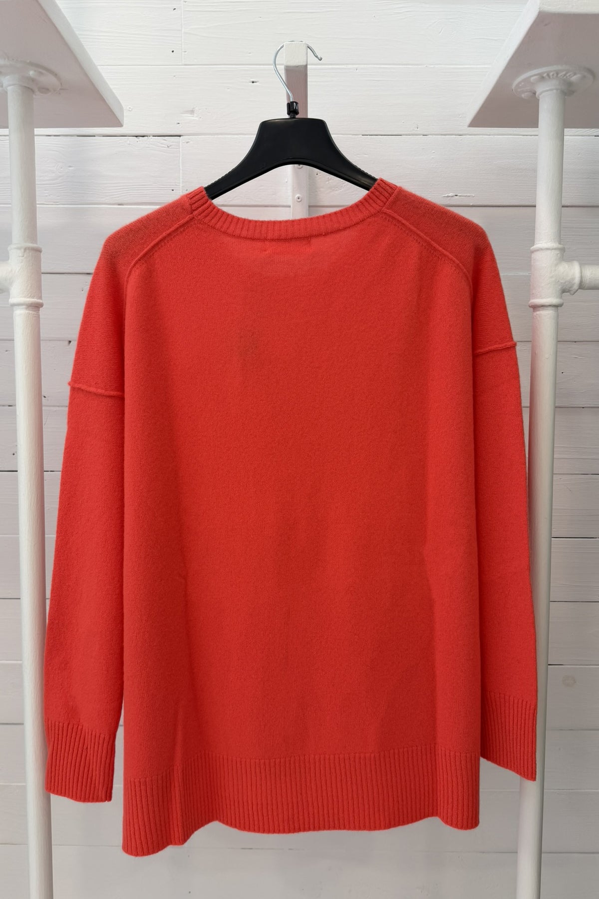 Maglia in puro cashmere con fondo asimmetrico