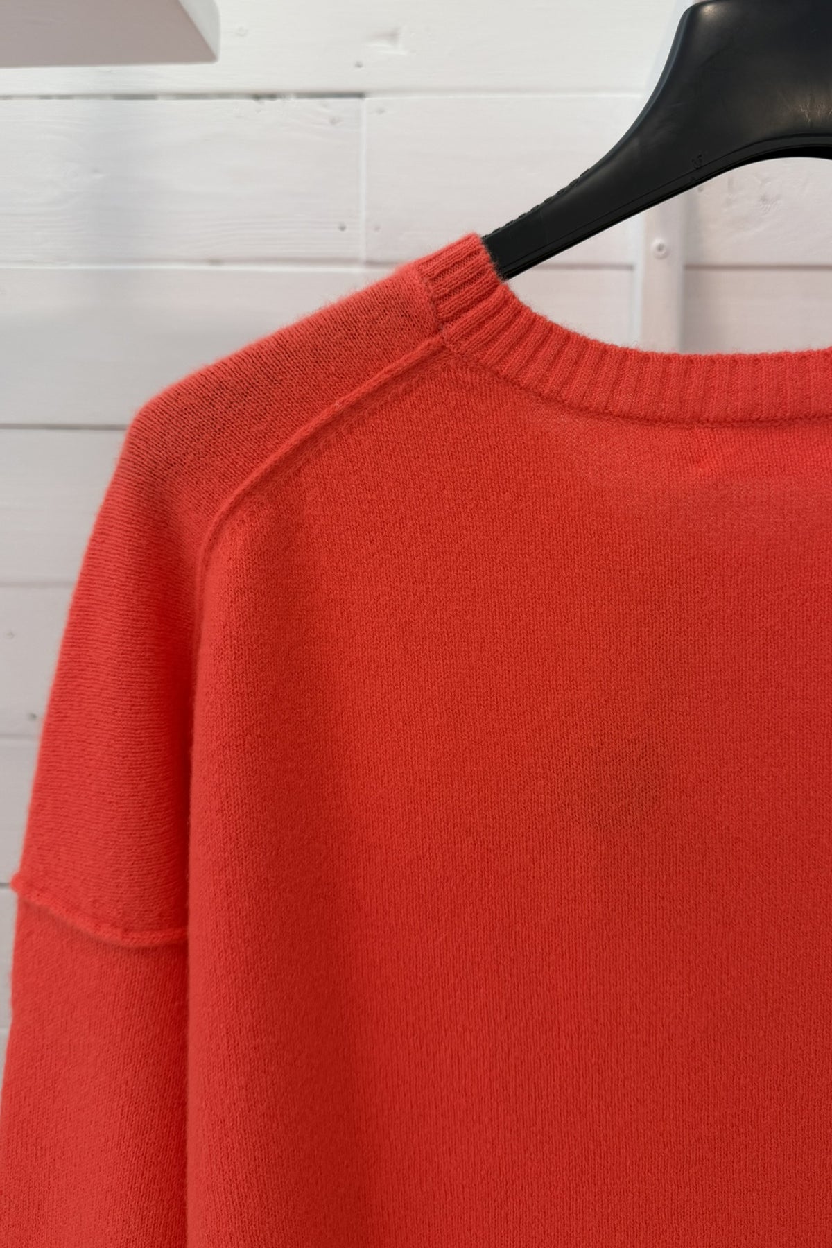 Maglia in puro cashmere con fondo asimmetrico