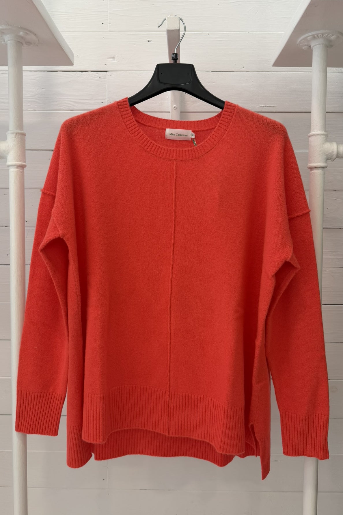 Maglia in puro cashmere con fondo asimmetrico