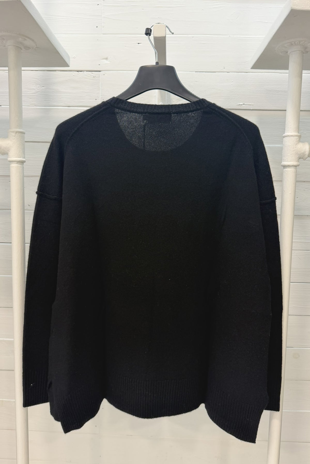 Maglia in puro cashmere con fondo asimmetrico