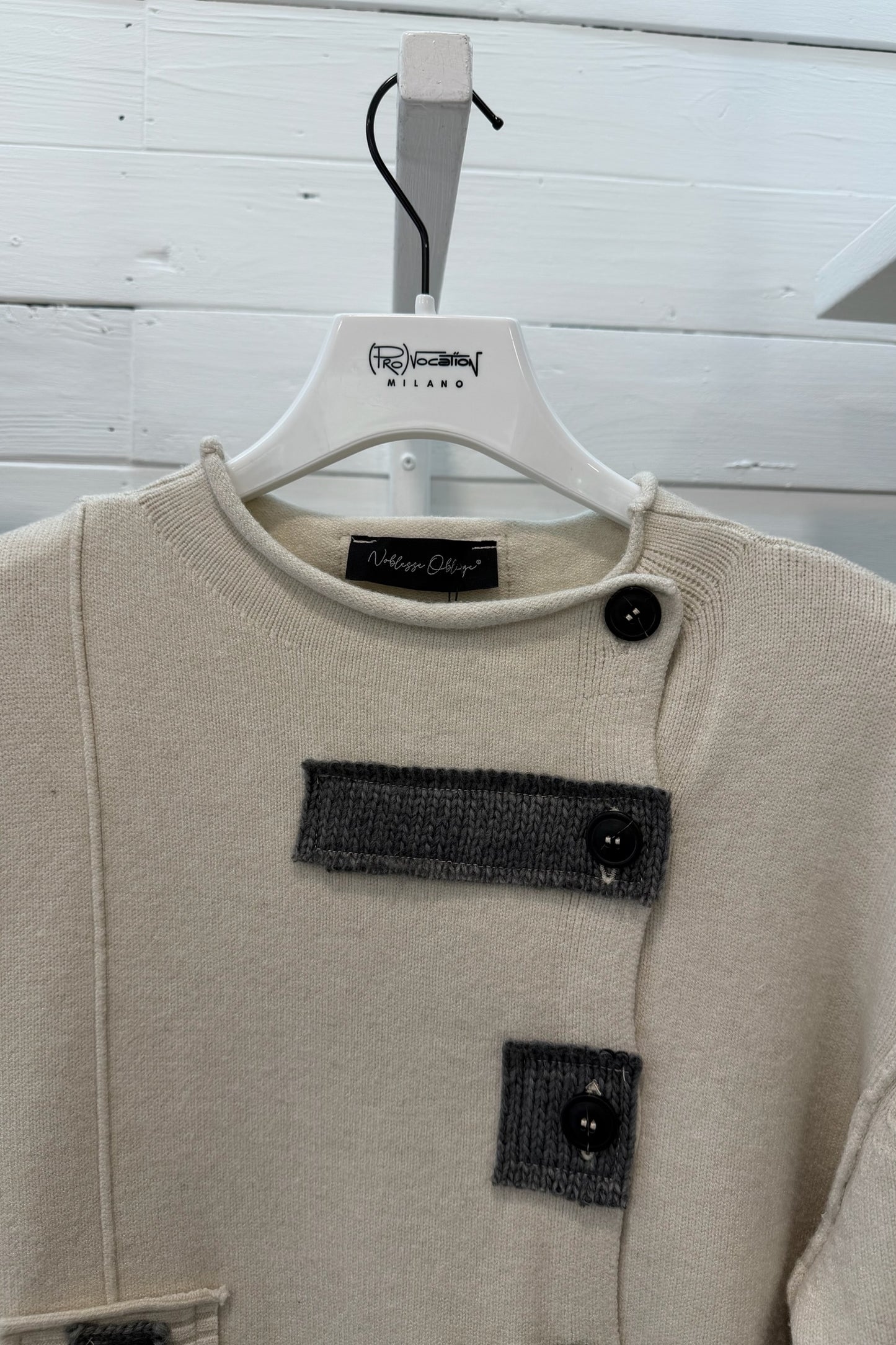 Maglia dettagli bottoni