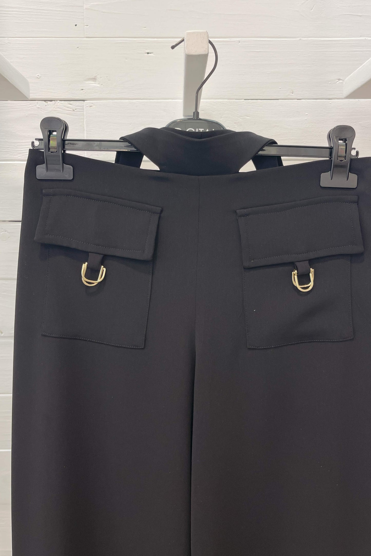 Pantalone con dettagli cut-out