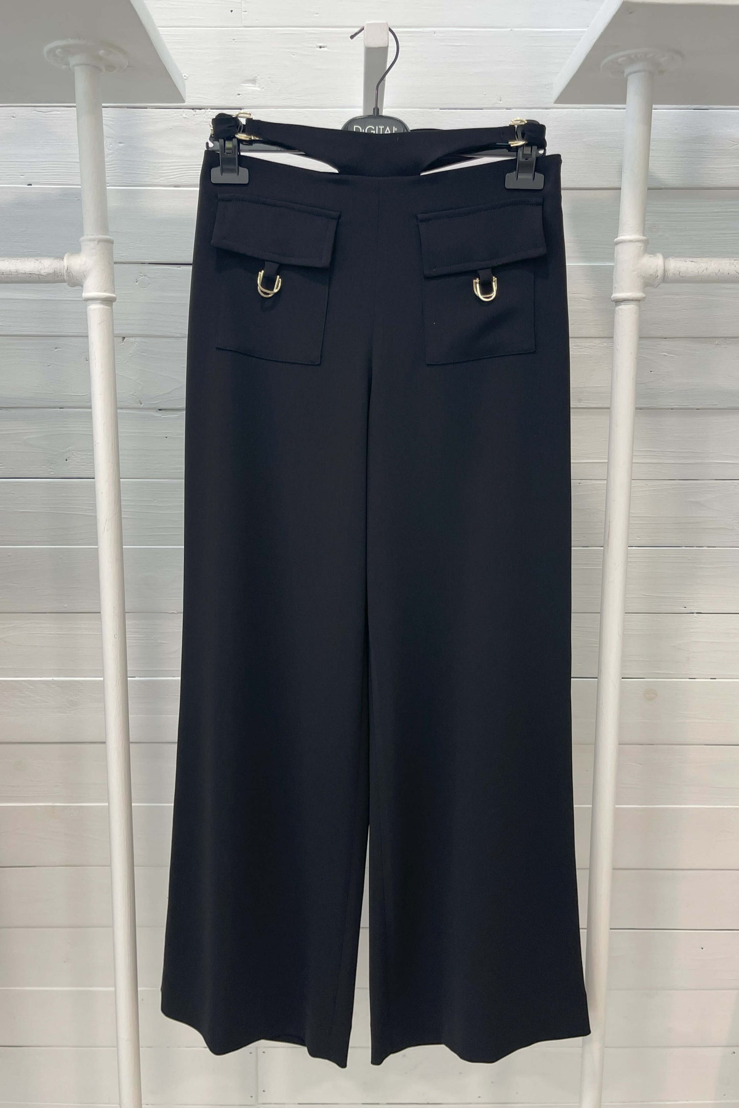 Pantalone con dettagli cut-out