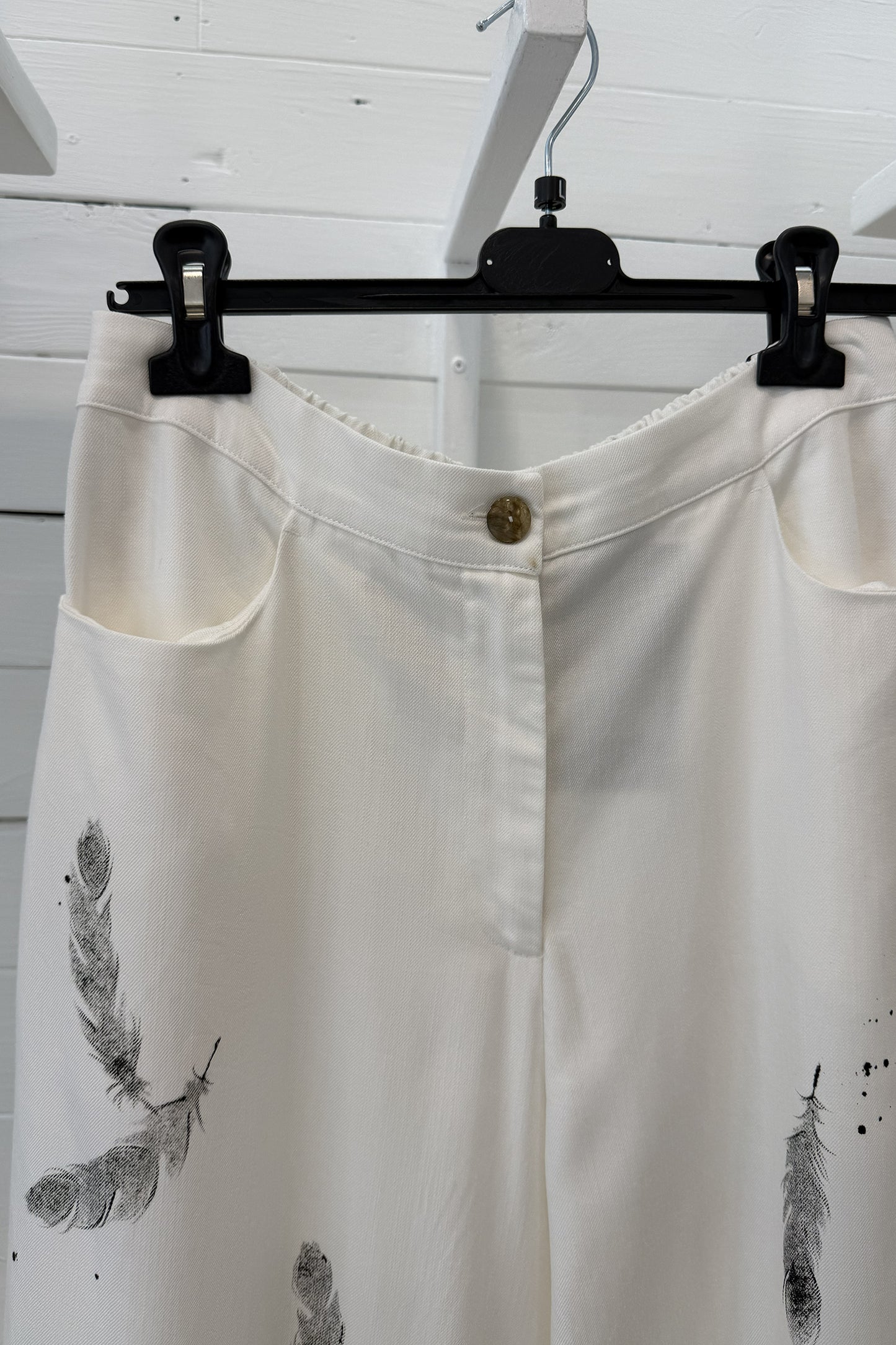 Pantalone stampa piume