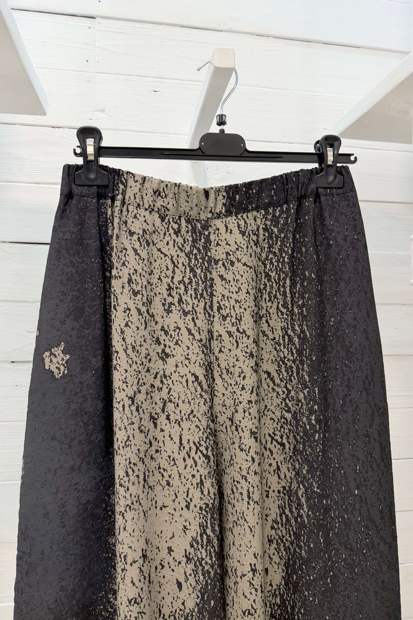 Pantalone con stampa effetto marmorizzato