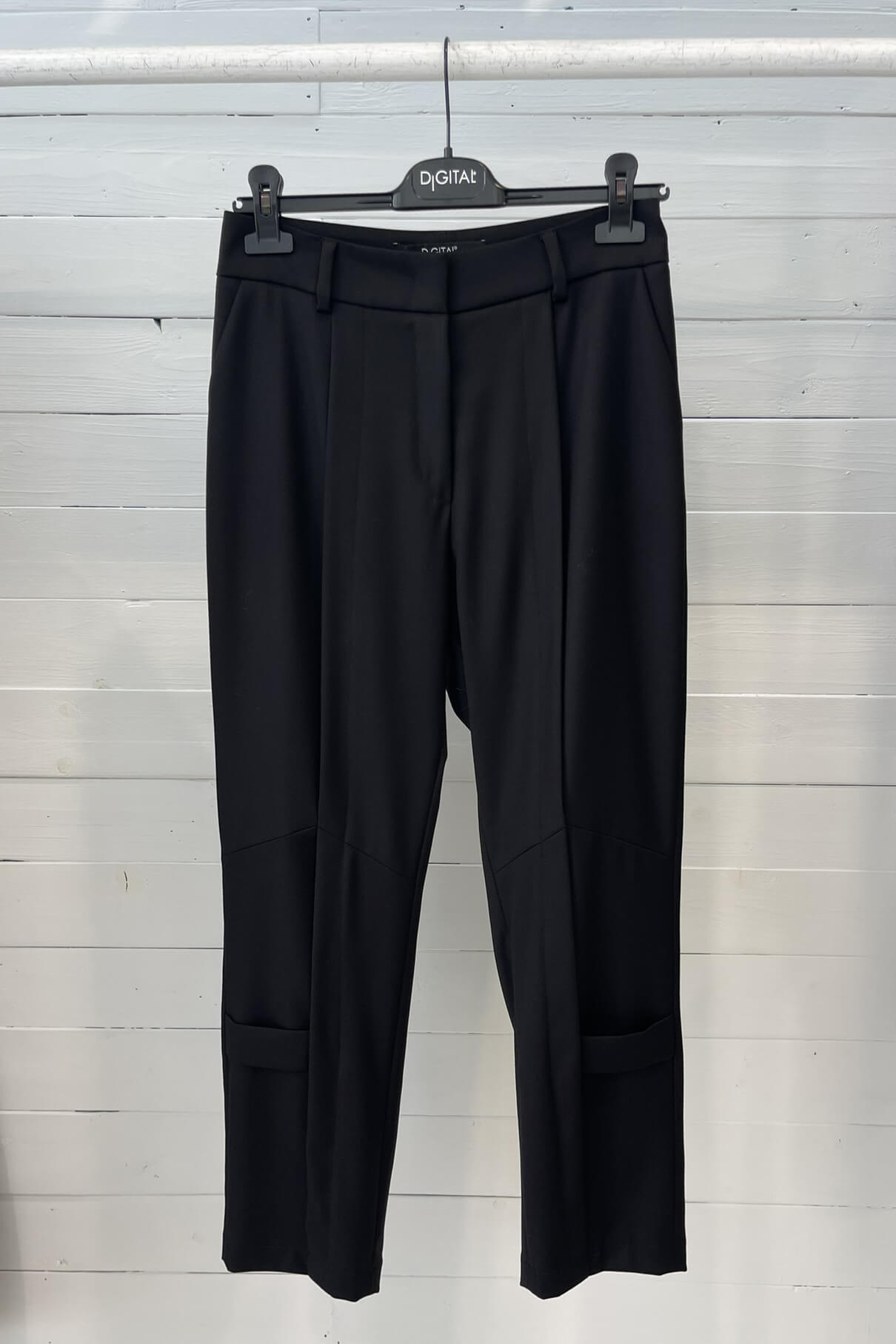 Pantaloni dritti