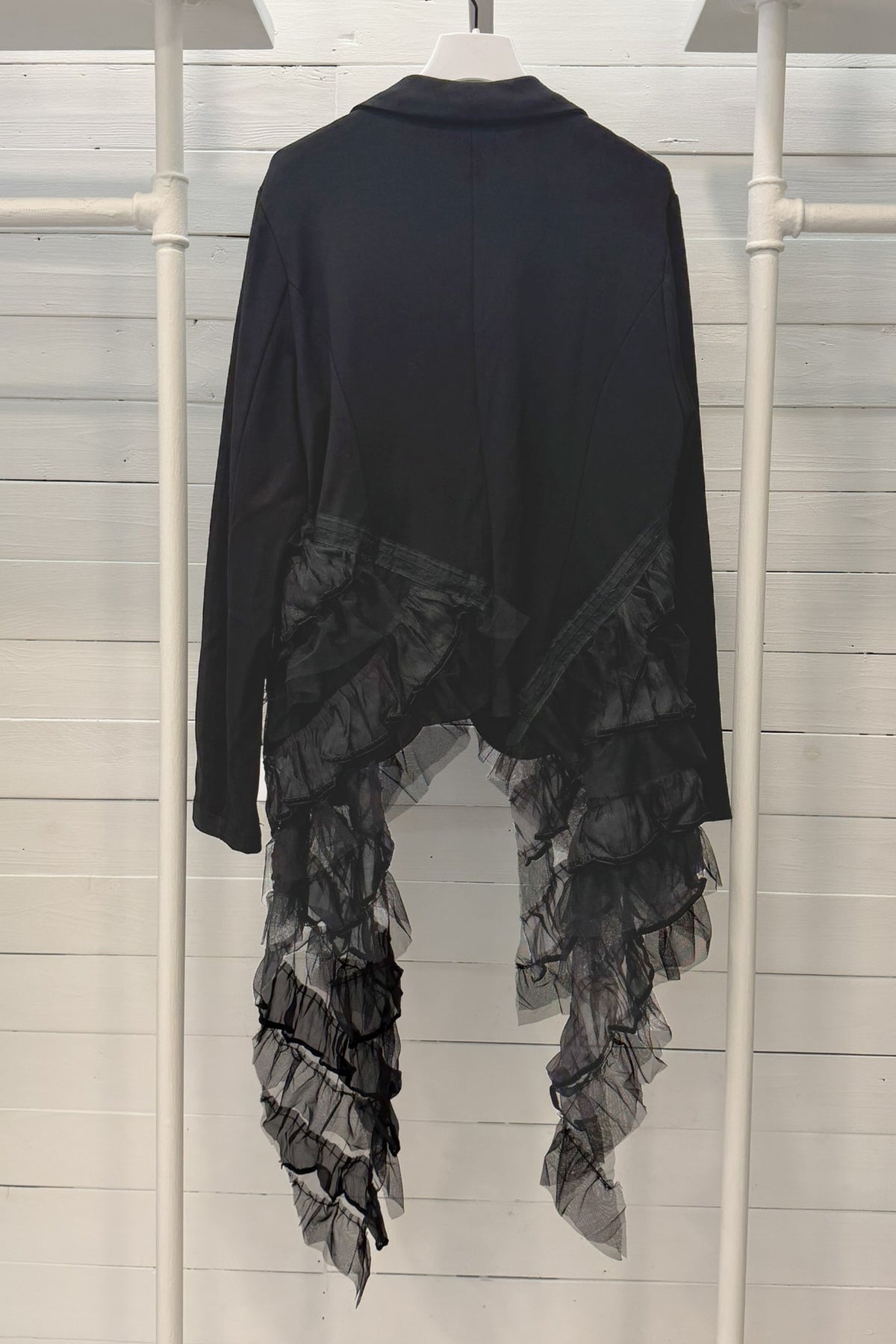 Blazer asimmetrico con ruches e manicotti in tulle