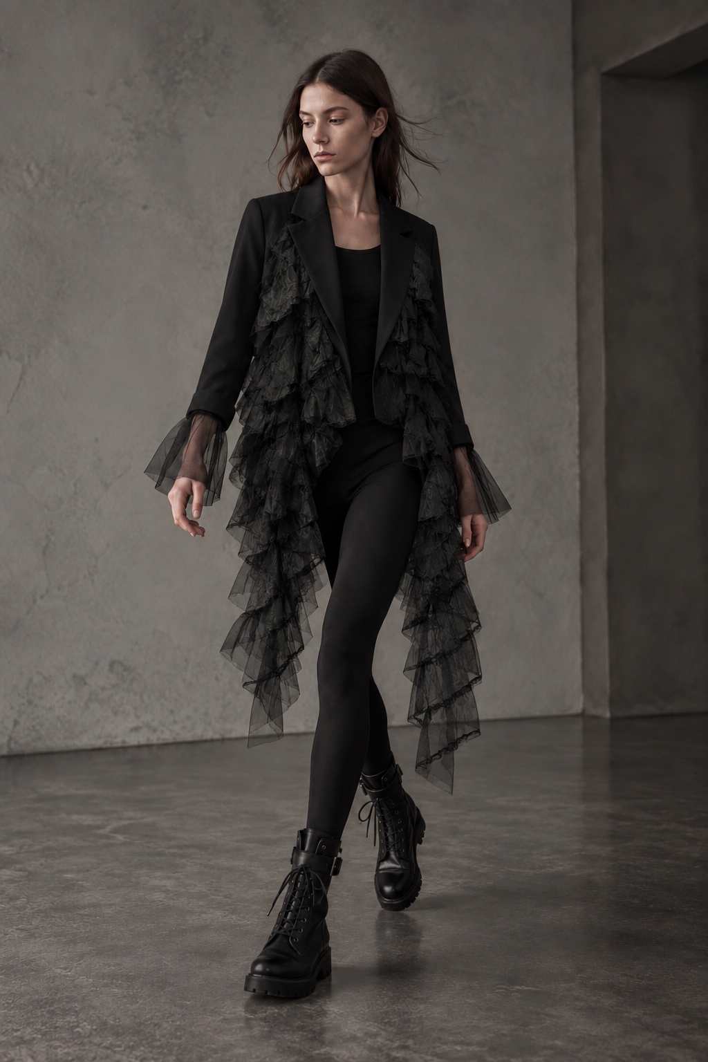 Blazer asimmetrico con ruches e manicotti in tulle