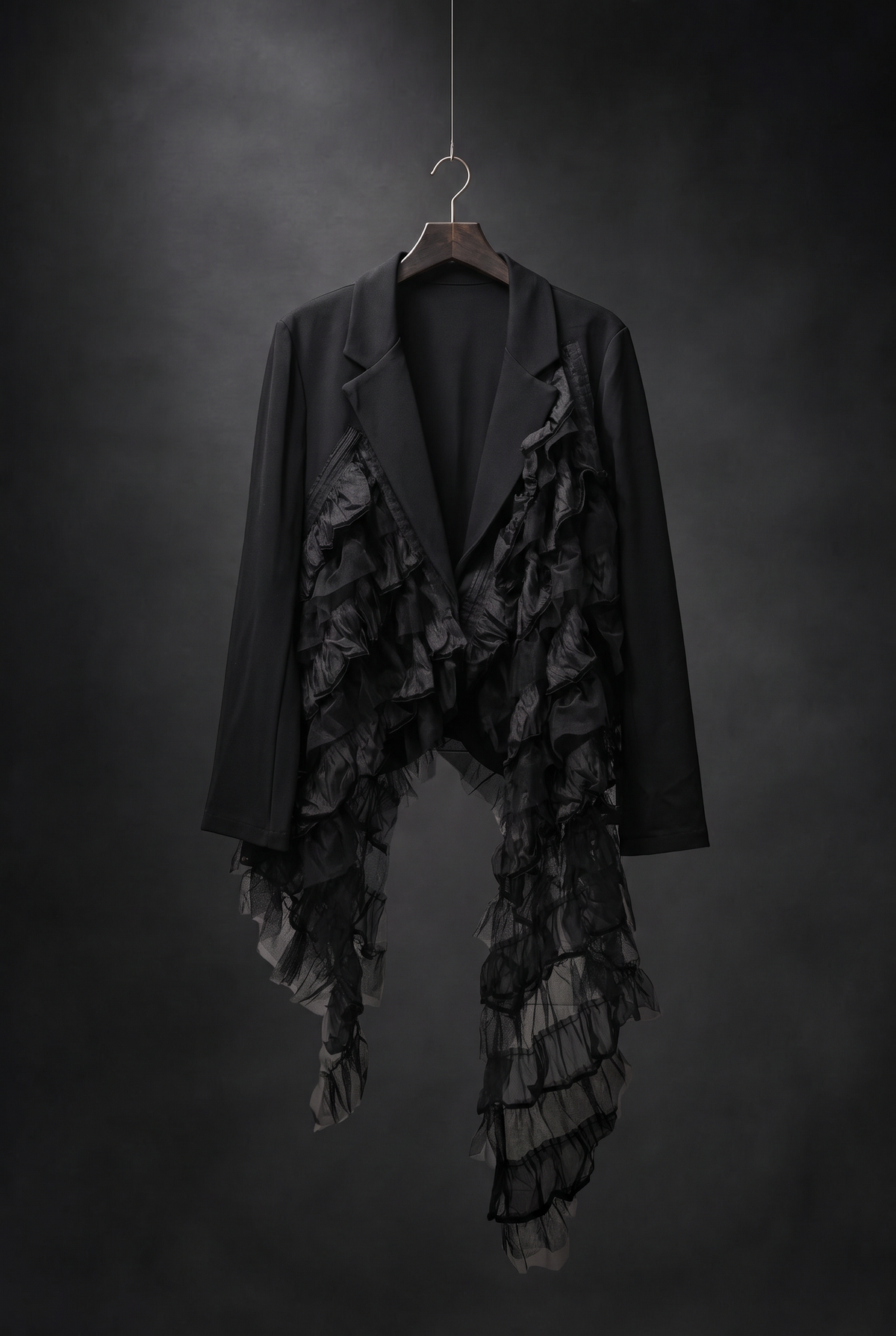 Blazer asimmetrico con ruches e manicotti in tulle