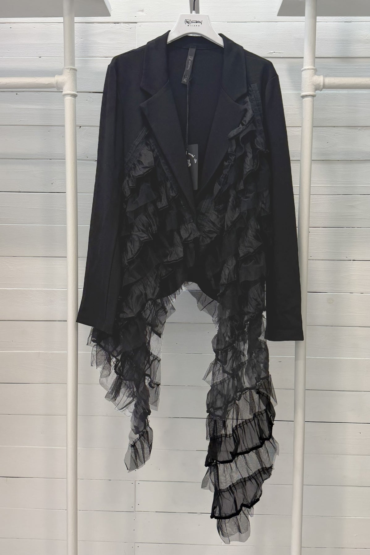 Blazer asimmetrico con ruches e manicotti in tulle