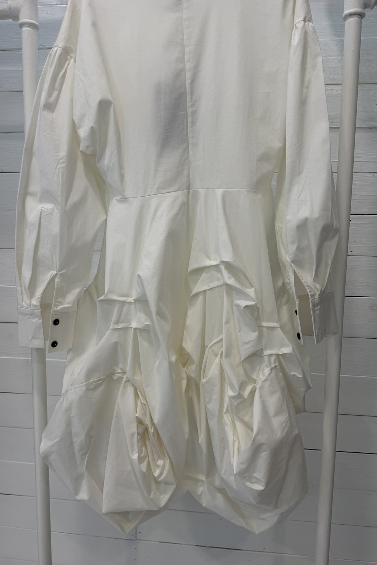 Camicia lunga asimmetrica con fondo drappeggiato
