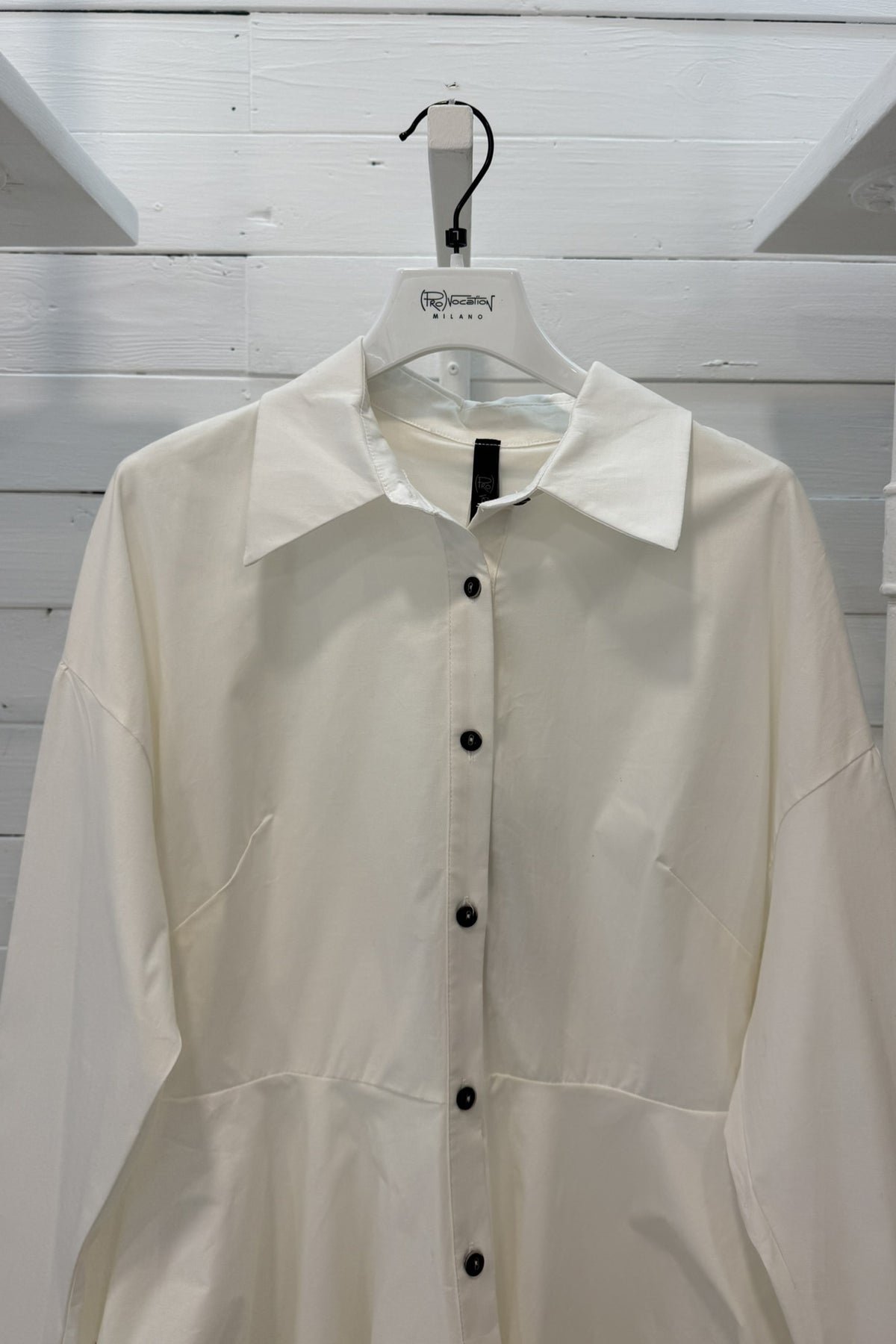 Camicia lunga asimmetrica con fondo drappeggiato