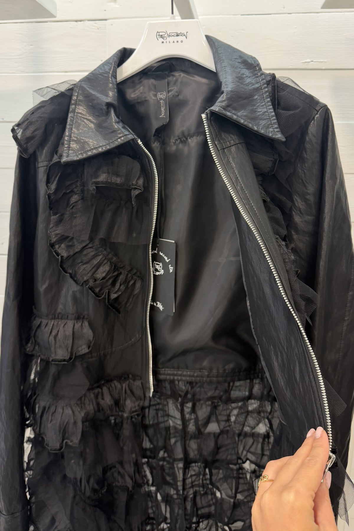 Giacca in ecopelle con ruches e tulle