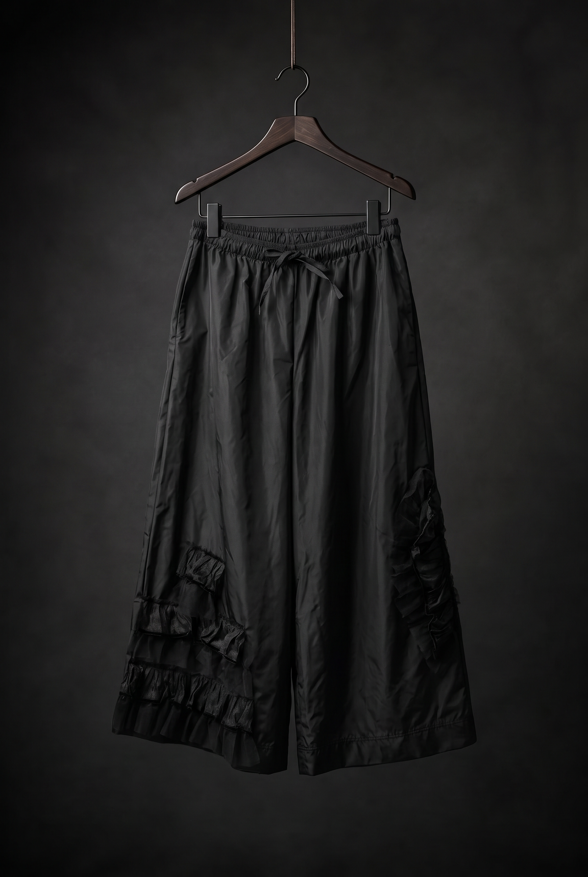 Pantalone ampio con inserti in tulle e ruches