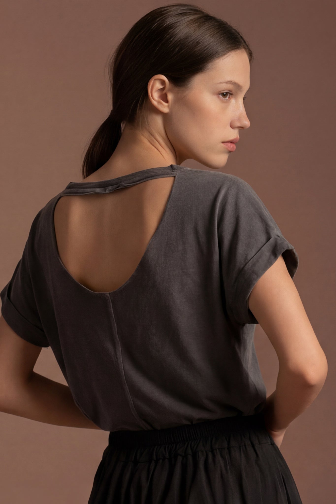 T-shirt con dettagli raw
