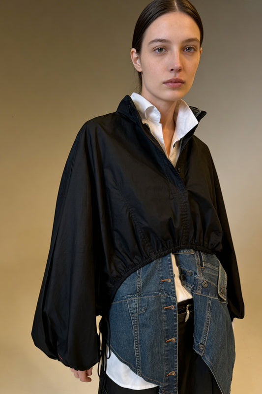 Camicia cropped nera con coulisse