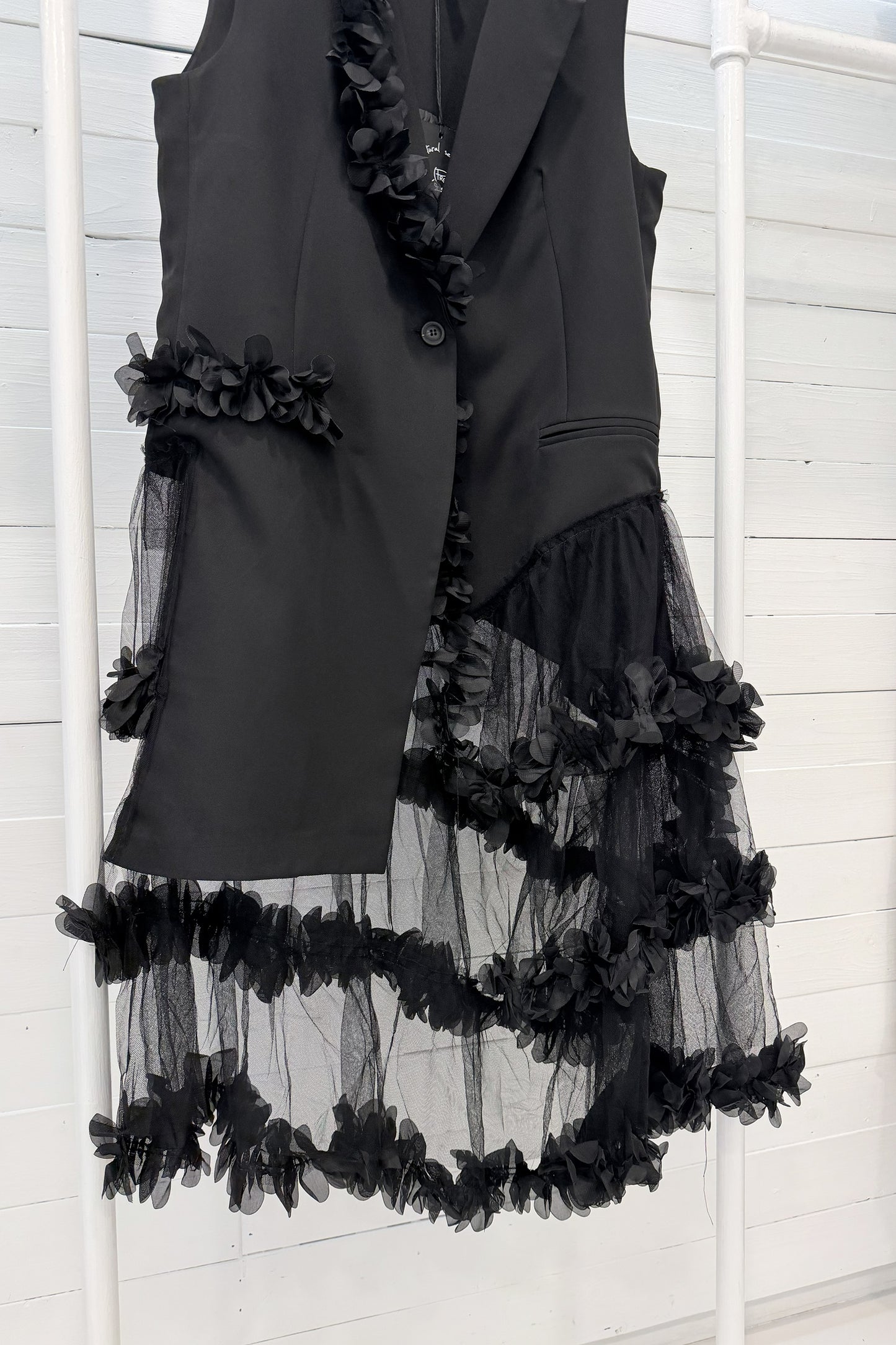 Gilet con tulle e applicazioni floreali