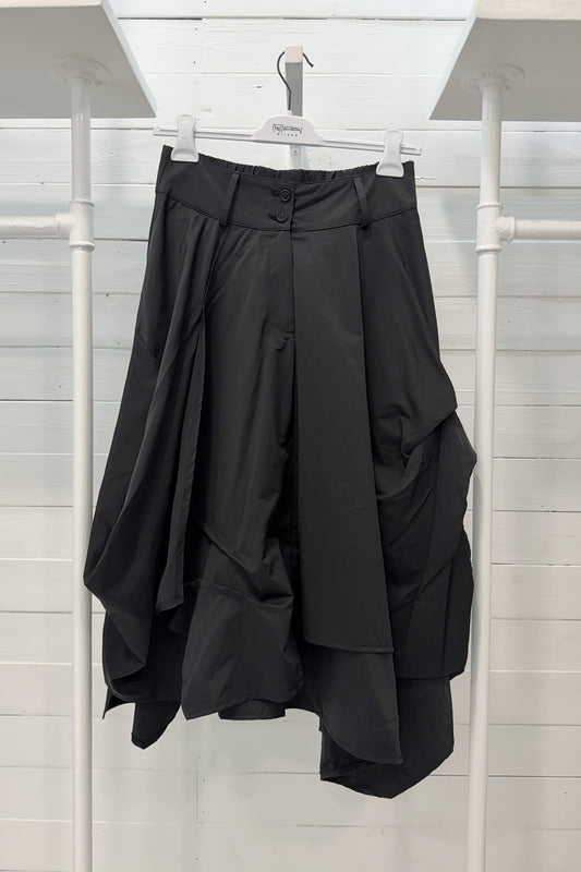 Gonna asimmetrica con drappeggio