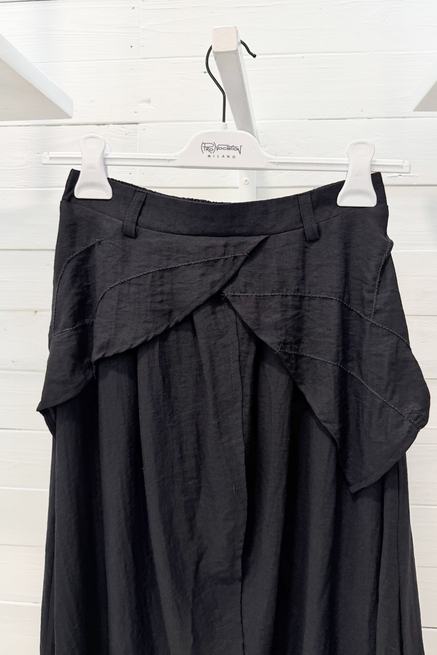 Pantalone cavallo basso con drappeggio