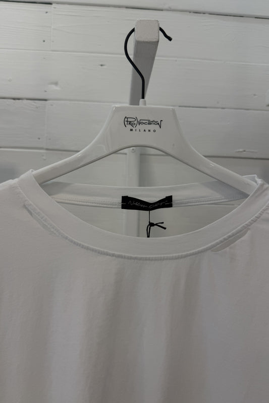 T-shirt con dettagli raw