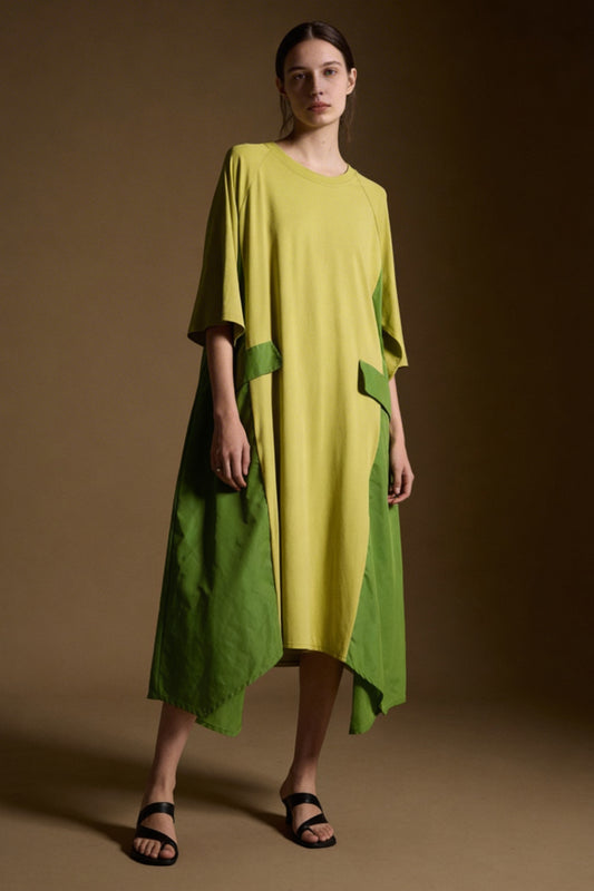 Abito bicolor con inserti tecnici