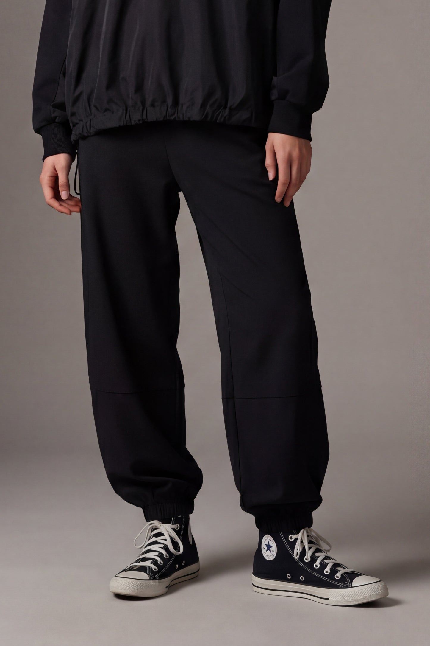 Pantalone jogger con fondo elasticizzato