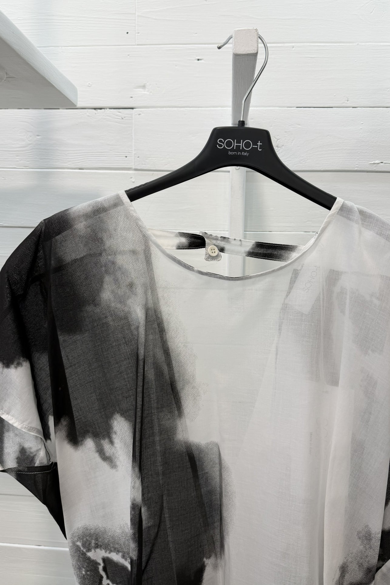 Blusa sfumata bicolor con scollo