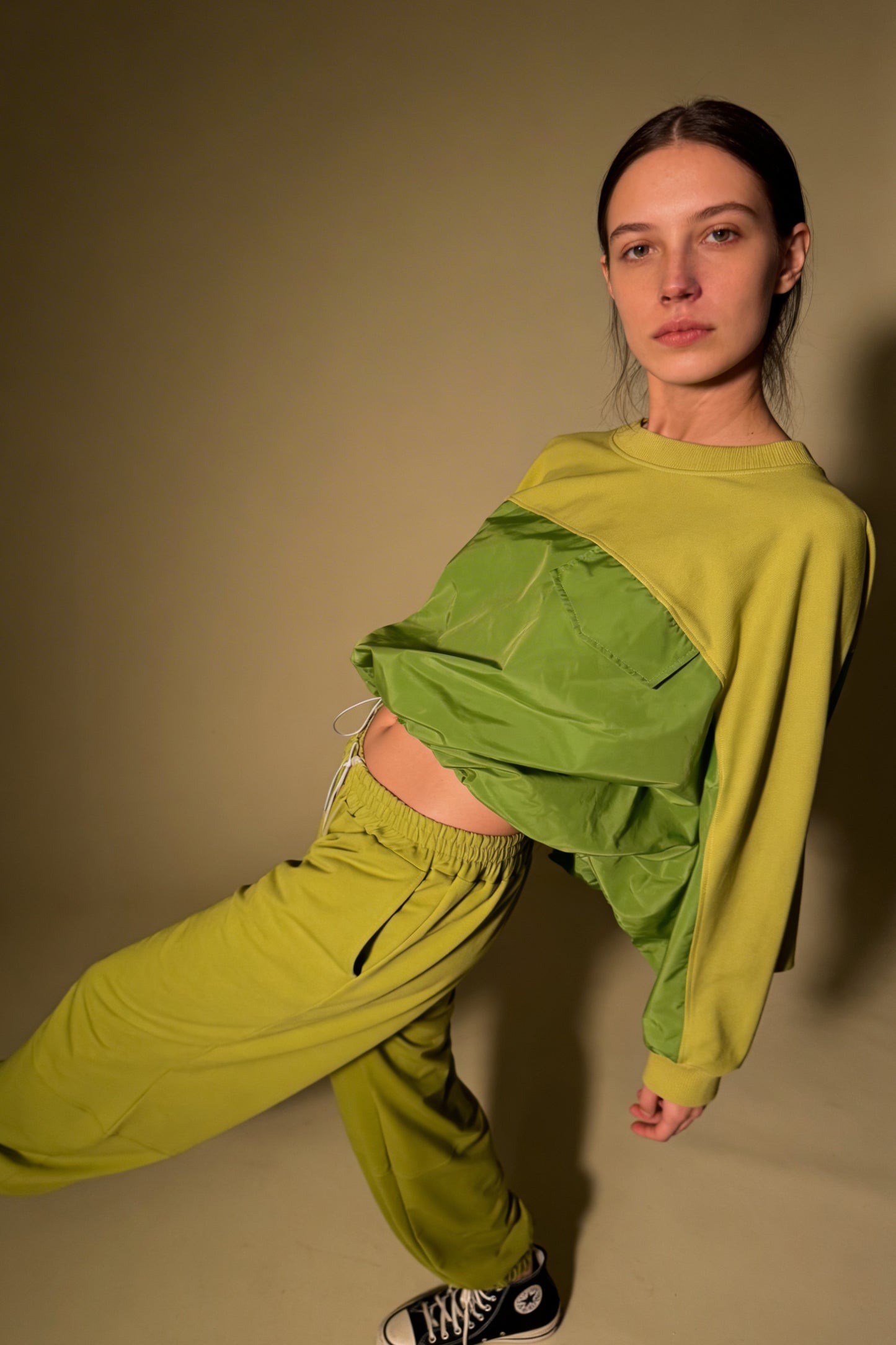 Pantalone jogger con fondo elasticizzato