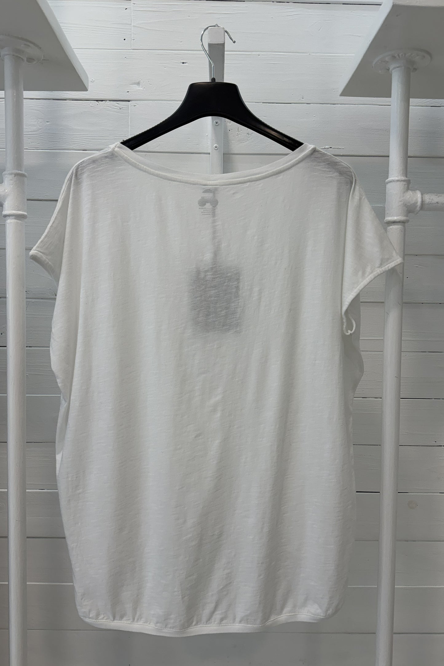 T-shirt con stampa “Segni particolari: lunatica”