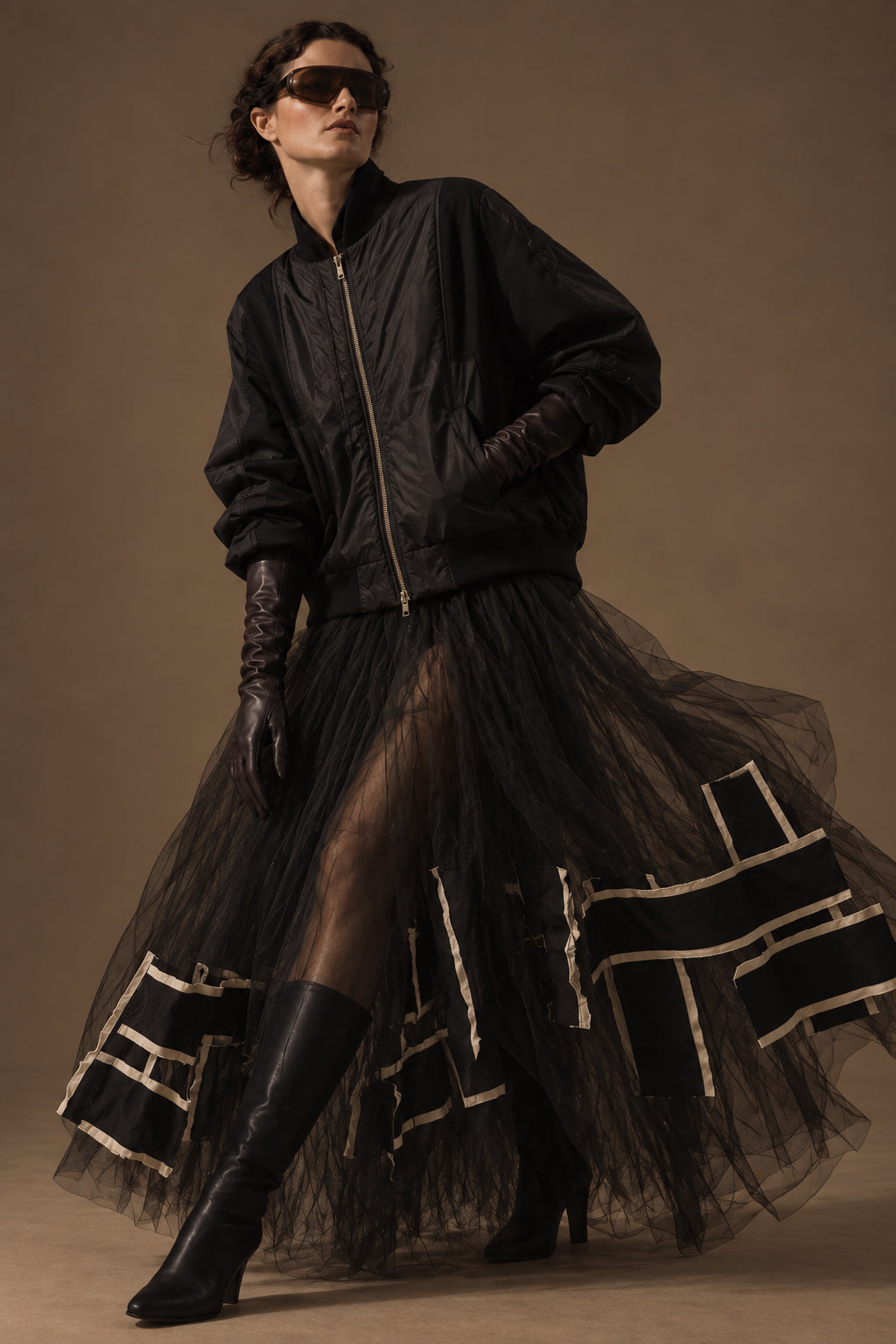 Gonna Ampia in Tulle con Applicazioni Geometriche