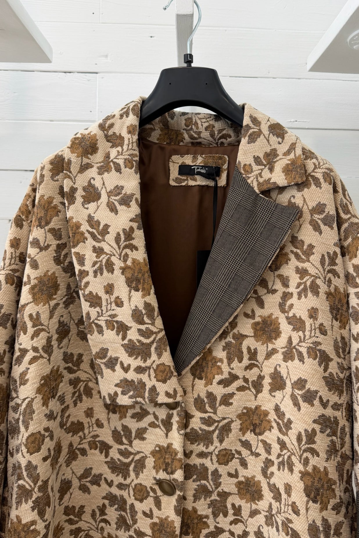 Cappotto Lungo Floreale con Dettagli a Contrasto