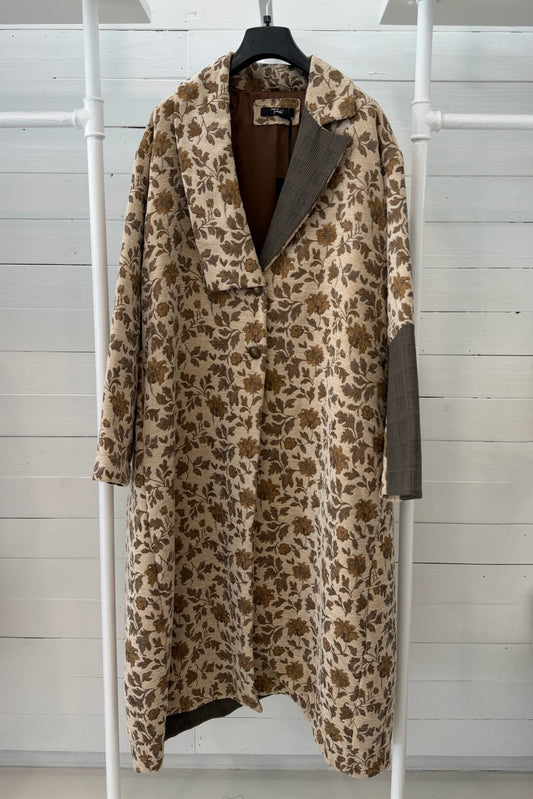 Cappotto Lungo Floreale con Dettagli a Contrasto