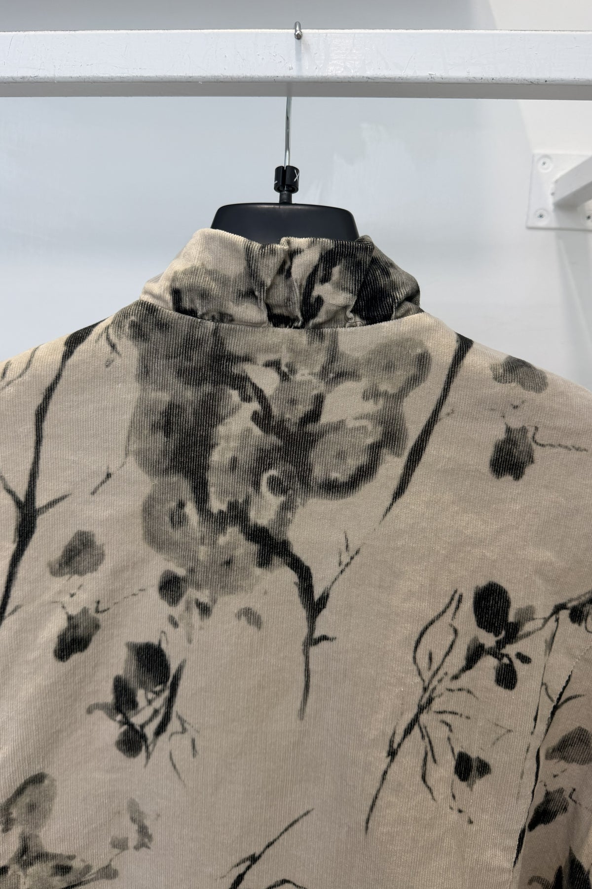 Giacca foderata con ricami floreali