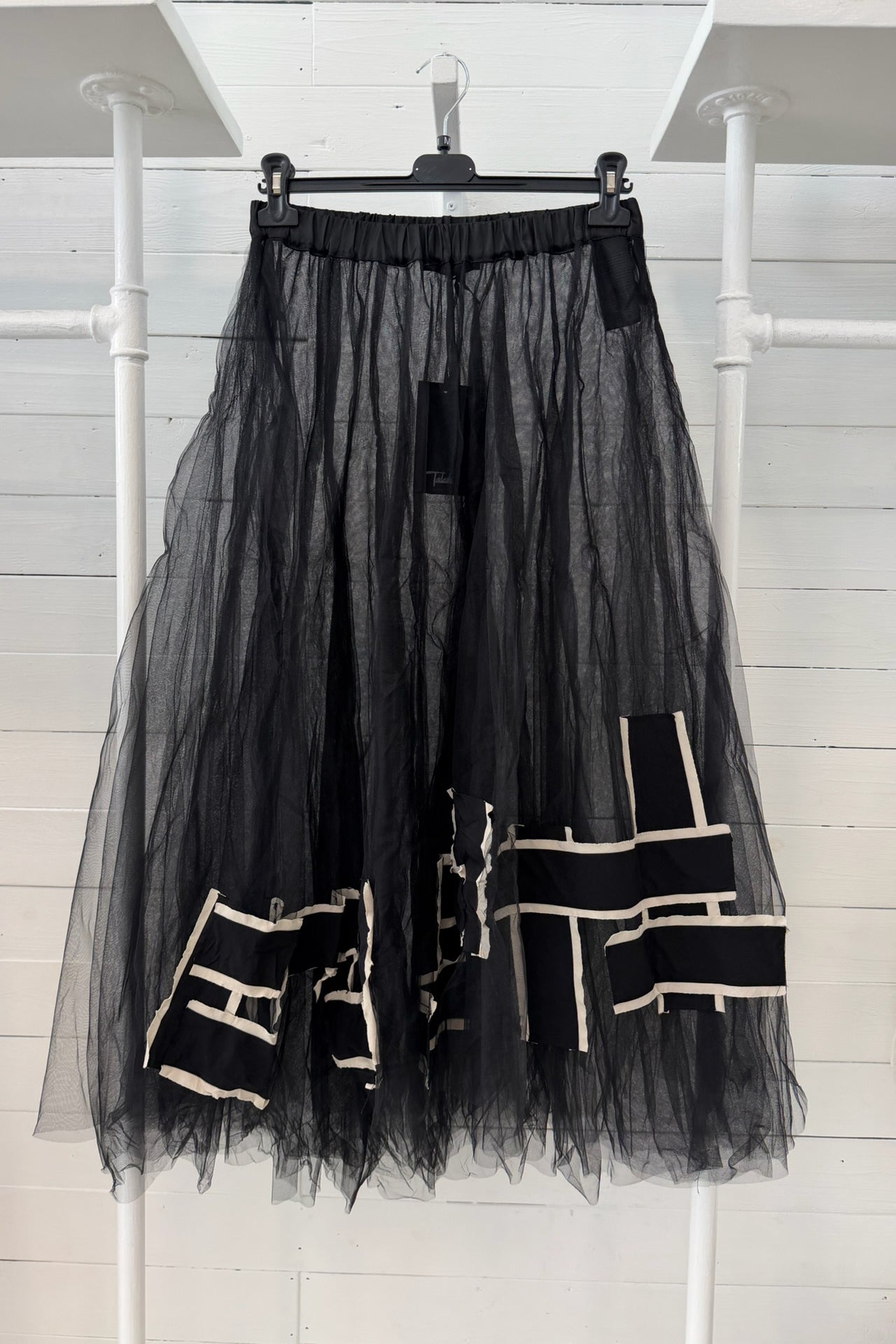 Gonna Ampia in Tulle con Applicazioni Geometriche